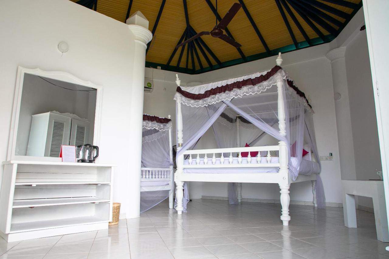 Alma Beach Hotel Weligama Exterior photo